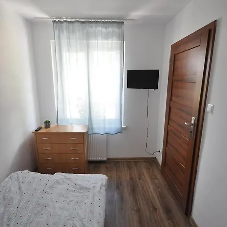 Pokoje Nad Jeziorem Jelen Hostel
