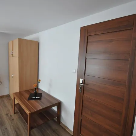 Hostel Pokoje Nad Jeziorem Jelen